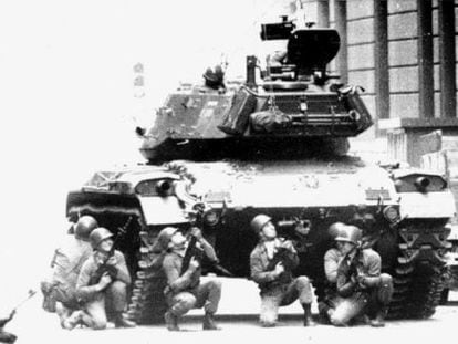 Soldados chilenos durante el golpe de estado de Augusto Pinochet.