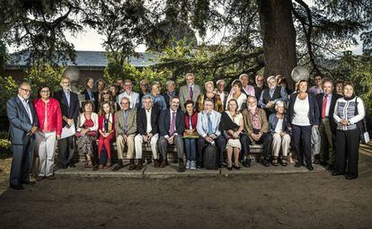 FOTO DE FAMILIA DE LA FILOSOFÍA ESPAÑOLA. El filósofo Javier Muguerza, fallecido el 10 de abril, recibió este miércoles un homenaje en la Residencia de Estudiantes, en Madrid, en el que se recordó su gran talla humana e intelectual. En el acto participaron numerosos colegas y amigos como Adela Cortina, Amelia Valcárcel, Fernando Savater, Emilo Lledó o Manuel Cruz, entre otros.