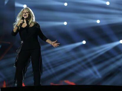 Bonnie Tyler, durante su actuaci&oacute;n en Eurovisi&oacute;n.