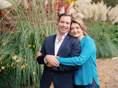 Guillermo y Estefanía de Luxemburgo, en la fotografía oficial que han elegido para comunicar su embarazo.