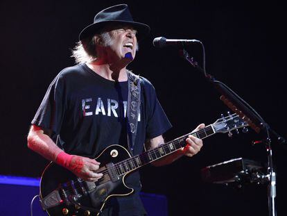 Fotografía de archivo fechada el 23 de julio de 2014 del músico canadiense Neil Young en Viena (Austria).