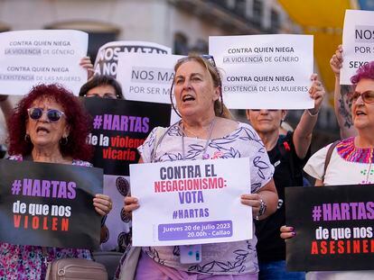 Concentración feminista en la Plaza de Callao en Madrid, este jueves.