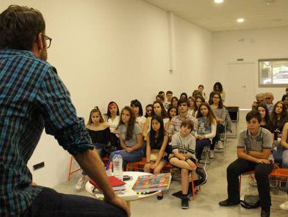 Un grupo de chicos en uno de los talleres culturales. 