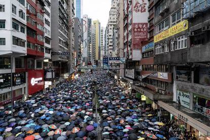 Manifestantes en Hong Kong, este domingo.