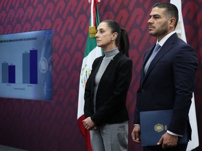 Claudia Sheinbaum y Omar García Harfuch durante una conferencia en Ciudad de México, en septiembre de 2023.