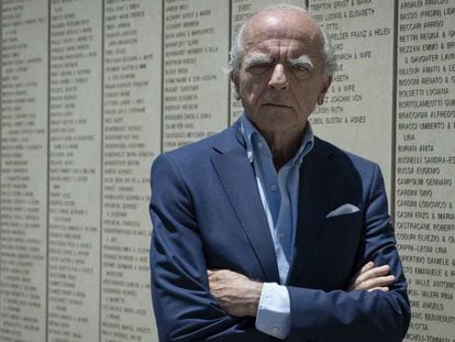 Juan Carlos Sanz Briz, ante el Muro de los Justos entre las Naciones del Museo del Holocausto de Jerusalén.