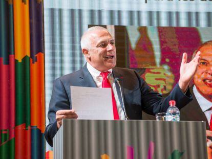 El italiano Nuccio Ordine habla en la primera jornada de Puerto de Ideas, en Valparaíso, Chile.