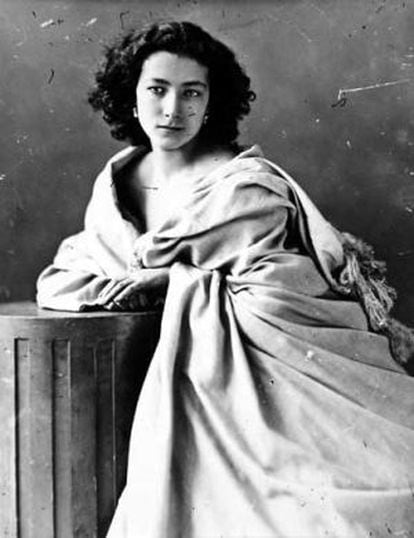La actriz Sarah Bernhardt (1844-1923), fotografiada por Nadar entre 1860 y 1865.