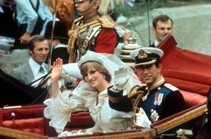 La princesa Diana y Carlos de Inglaterra el día de su boda en Londres el 29 de julio de 1981.