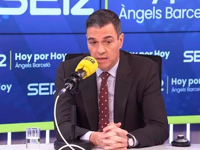 El presidente del Gobierno, Pedro Sánchez,  es entrevistado por Àngels Barceló en el programa 'Hoy por Hoy'.