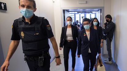 La exministra de Exteriores, Arancha González Laya a su salida del juzgado de Zaragoza donde declaró por la entrada en España del líder del Frente Polisario Brahim Gali, en octubre de 2021.