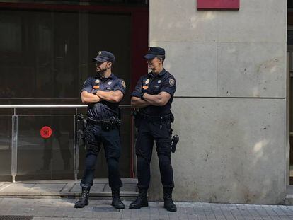Registro policial en la Diputación de Barcelona.