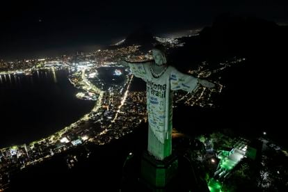 El mensaje de bienvenida a Brasil para Taylor Swift en la estatua del Cristo Redentor.