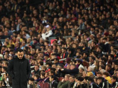Xavi durante el partido de semifinal de Copa del Rey entre el Real Madrid y el Barcelona, en el Camp Nou el miércoles.