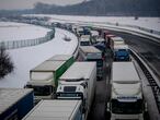Usti Nad Labem (Czech Republic), 15/02/2021.- Trucks stand in the about 30km-long-tailback on highway D8 in direction of German border near Usti nad Labem, Czech Republic, 15 February 2021. Germany reinstated temporary entry bans and border controls from Czech Republic due to growing numbers of coronavirus variant cases in the Czech country. Starting from 14 February, stricter entry rules apply to the German border with the Czech Republic and the Austrian state of Tyrol. On first working day tailbacks of trucks created in directions of German borders across the country. (República Checa, Alemania) EFE/EPA/MARTIN DIVISEK