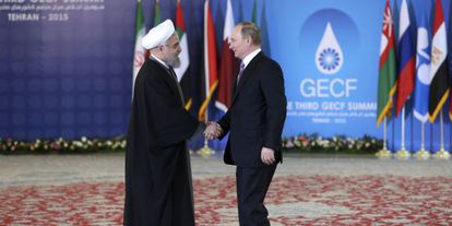 El presidente iran&iacute;, Hassan Rouhani, y su hom&oacute;logo ruso, Vladimir Putin, este lunes en Teher&aacute;n.