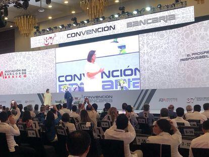 Xóchitl Gálvez habla durante su participación en la 87 Convención Bancaria, en Acapulco, Guerrero, el 19 de abril de 2024.