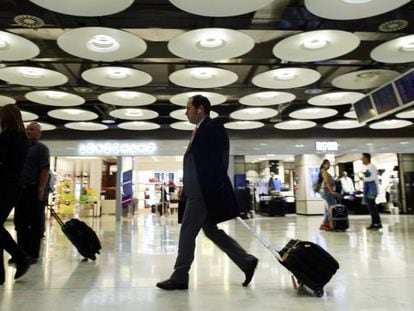 Pasajeros por el aeropuerto de Madrid Barajas