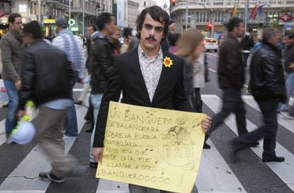 Jon Aguirre Such, portavoz de Democracia Real Ya en la Gran Vía de Madrid.
