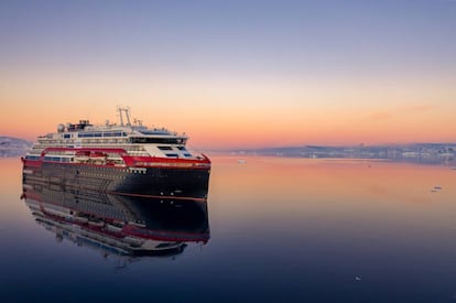 El nuevo crucero polar Roald Amundsen, de Hurtigruten.