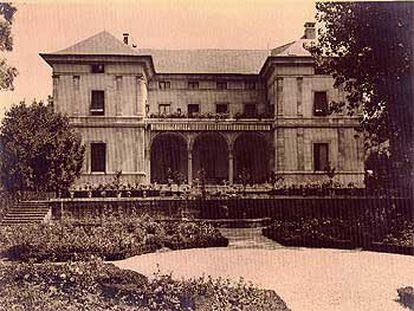 Residencia de los embajadores alemanes en Madrid, en la calle de los Hermanos Bécquer, cuyas obras de arte fueron saqueadas por Lazar, según los Aliados.

Hans Lazar, jefe de la propaganda nazi.