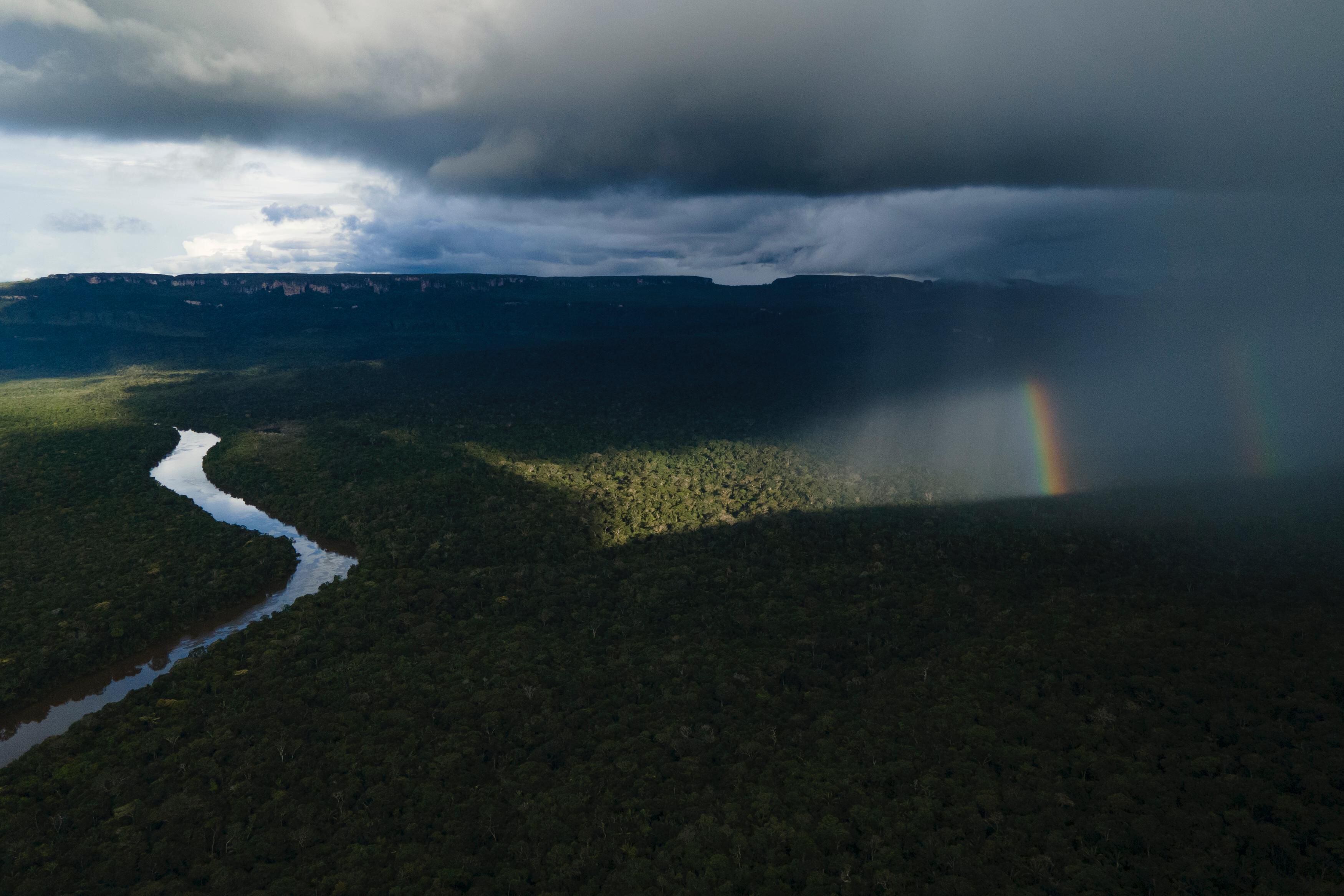 El parque nacional natural que contiene a la Serranía de Chiribiquete cuenta con el 60% de las aguas superficiales de la Amazonia.