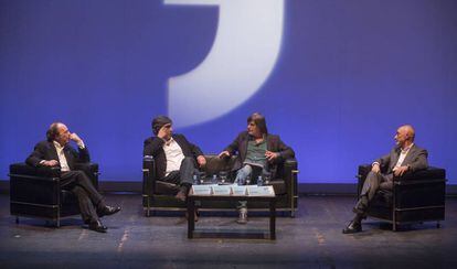 De izquierda a derecha, Javier Mar&iacute;as, Agust&iacute;n D&iacute;az Yanes, Jacinto Ant&oacute;n y Arturo Perez Reverte, en el Festival E&ntilde;e, en el C&iacute;rculo de Bellas Artes de Madrid.