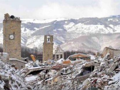 El establecimiento, ubicado en la región de los Abruzos, ha sido sepultado por una avalancha de nieve. Decenas de personas continúan desaparecidas