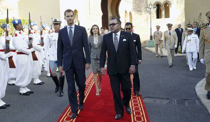 El Rey de Marruecos, Mohamed VI, con los Reyes Felipe VI y Letizia durante una visita oficial en 2014