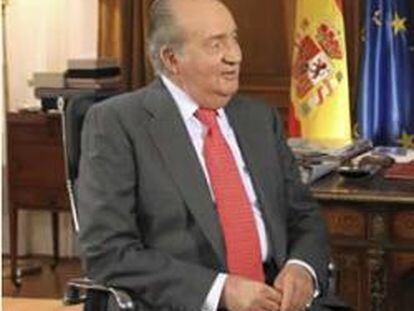 Don Juan Carlos, entrevistado por el veterano periodista Jesús Hermida, con motivo del 75 aniversario del Monarca