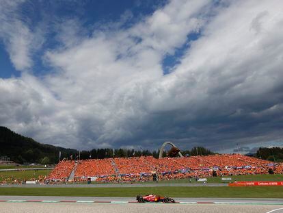 Charles Leclerc, ganador en Austria, ante la marea naranja del Red Bull Ring.