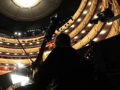 Vista del interior del Teatro Real desde el foso de la orquesta.