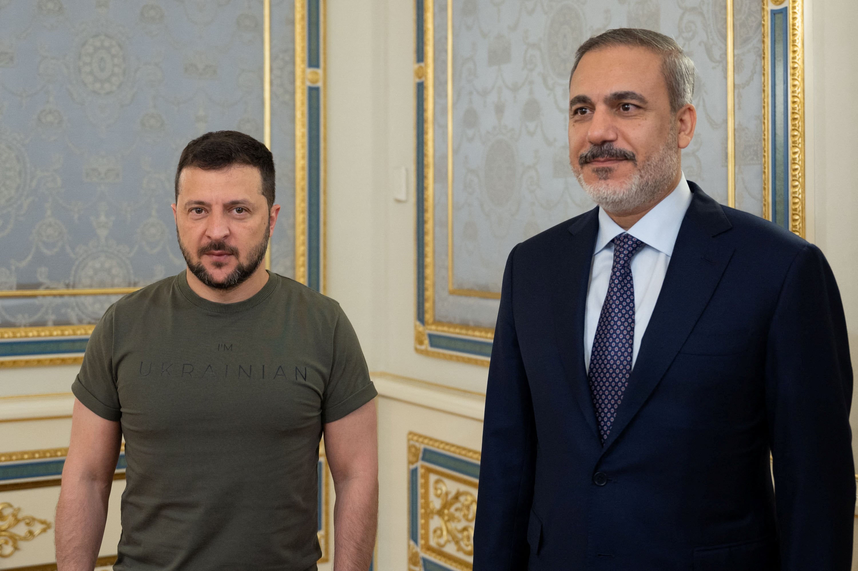 Ukraine's President Volodymyr Zelenskiy meets with Turkish Foreign Minister Hakan Fidan, as Russia's attack on Ukraine continues, in Kyiv, Ukraine August 25, 2023. Ukrainian Presidential Press Service/Handout via REUTERS ATTENTION EDITORS - THIS IMAGE HAS BEEN SUPPLIED BY A THIRD PARTY.