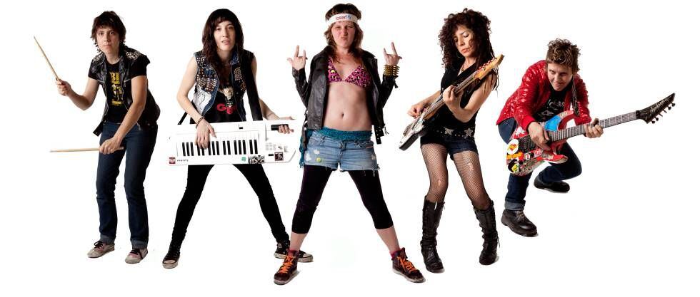 Integrantes de la banda Kumbia Queers, “seis chicas que tocan punk tropical”, en un proyecto que nació en Buenos Aires en 2007.