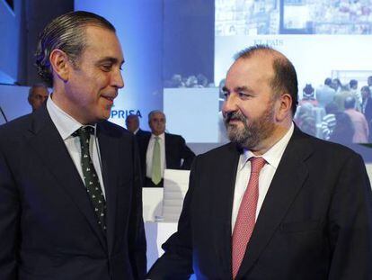 Manuel Mirat y Jos&eacute; Luis Sainz, futuro y actual consejero delegado de Prisa, respectivamente, en la junta de accionistas de hoy. 