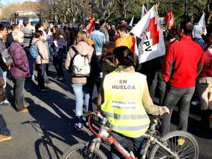 Huelguistas en el campus de Blasco Ibáñez en Valencia.