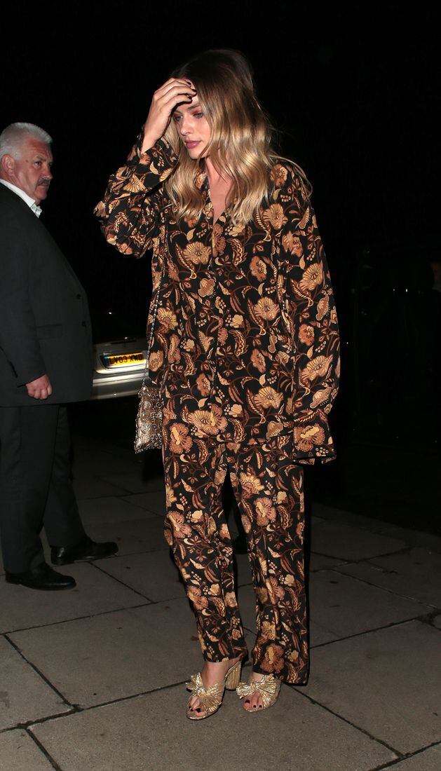 Margot Robbie durante la promoción de ‘Érase una vez Hollywood’ con pijama lencero.