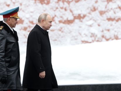 Serguéi Shoigu y Vladimir Putin, en el Día del Defensor de la Patria.