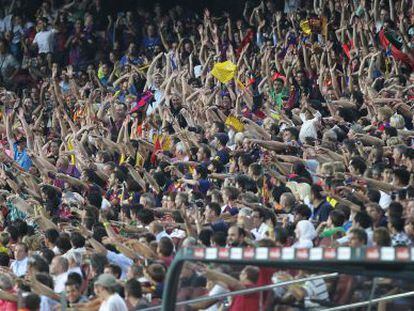 El Camp Nou durante el encuentro de la Supercopa entre Barcelona y Real Madrid.