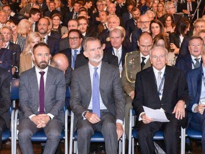 El rey Felipe VI ha asistido al XXI Congreso de Directivos CEDE, organizado por Isidro Fainé, presidente de la Fundación La Caixa. 