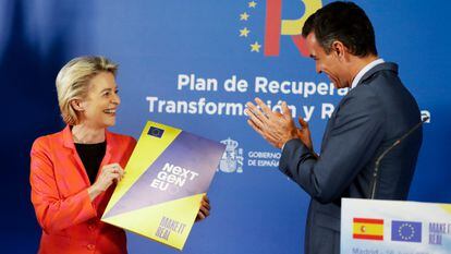 La presidenta de la Comisión Europea, Ursula von der Leyen, junto al presidente del Gobierno, Pedro Sánchez, durante la presentación oficial del Plan de Recuperación, en junio.