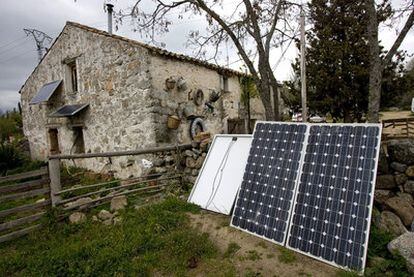 Una imagen de Navalquejigo, el pueblo abandonado en el que varias casas han sido ocupadas.