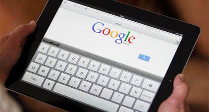 Una tableta con Google en la página de inicio.