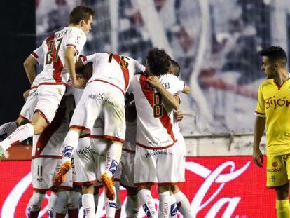 El Rayo celebra el primer gol contra el Sporting.