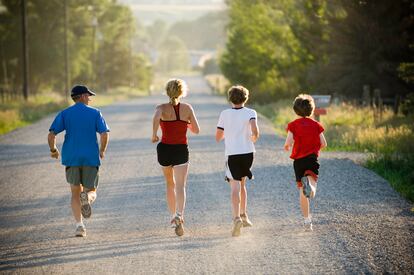 Los padres deben ayudar a que sus hijos amen el deporte, para esto es importante que, desde pequeños, se les apunte a actividades. 