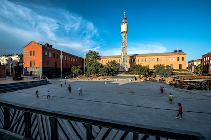 Vista de la Plaza de Can Mario en Palafrugell (Girona) en la que está el Museo de Escultura Contemporánea y el Museo del Suro.