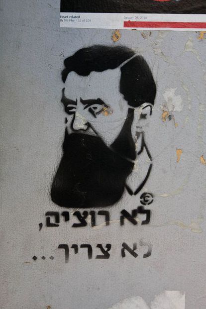 En esta ciudad de profundos contrastes tampoco faltan los mensajes sionistas en las paredes. En la imagen, un dibujo de Theodor Herzel, fundador del sionismo moderno. "Si no lo quieres, no es necesario", dice el texto.