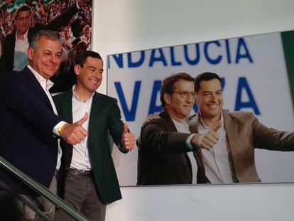 El futuro alcalde de Sevilla, José Luis Sanz (izquierda), junto con el presidente de la Junta, Juan Manuel Moreno, tras conocerse los resultados de las elecciones.