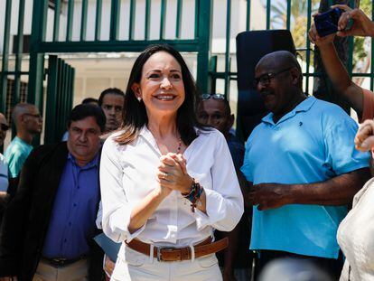 María Corina Machado frente a la sede de Vente Venezuela, su movimiento político, el 29 de enero en Caracas.