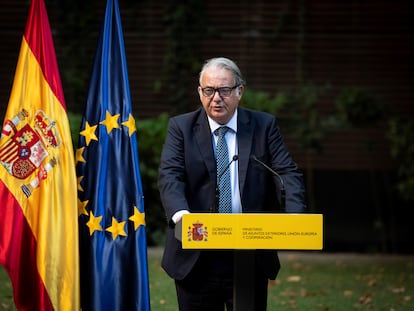 El exembajador de España en Afganistán, Gabriel Ferrán, durante el homenaje a los empleados de la Embajada de España en Kabul,